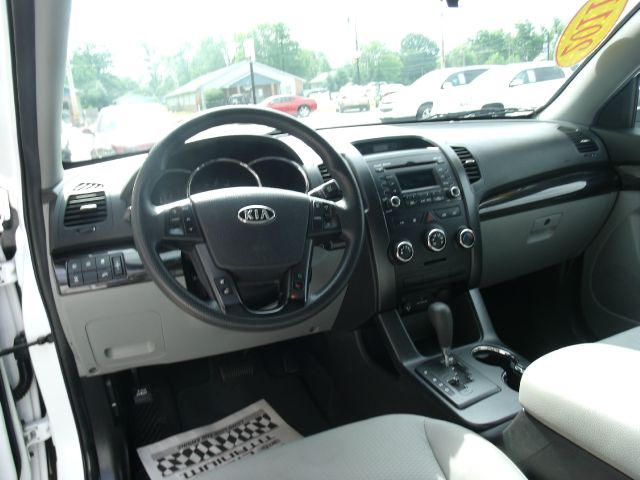 2011 Kia Sorento LS Truck