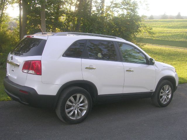 2011 Kia Sorento LS Truck