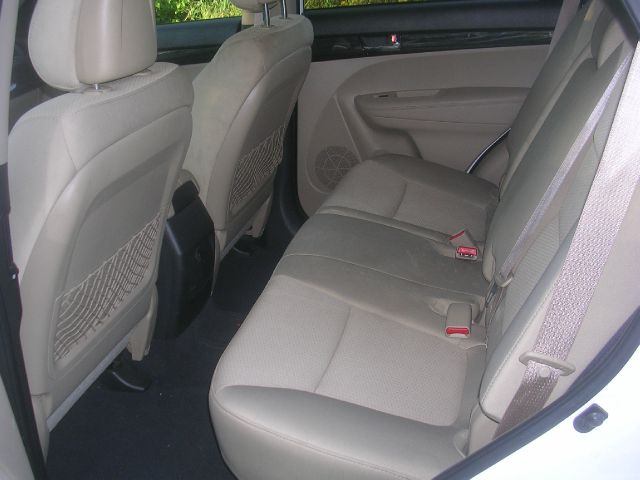 2011 Kia Sorento LS Truck