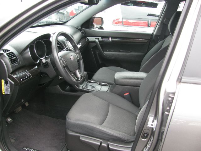 2011 Kia Sorento LS Truck