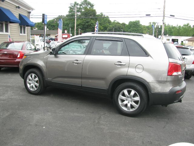 2011 Kia Sorento LS Truck