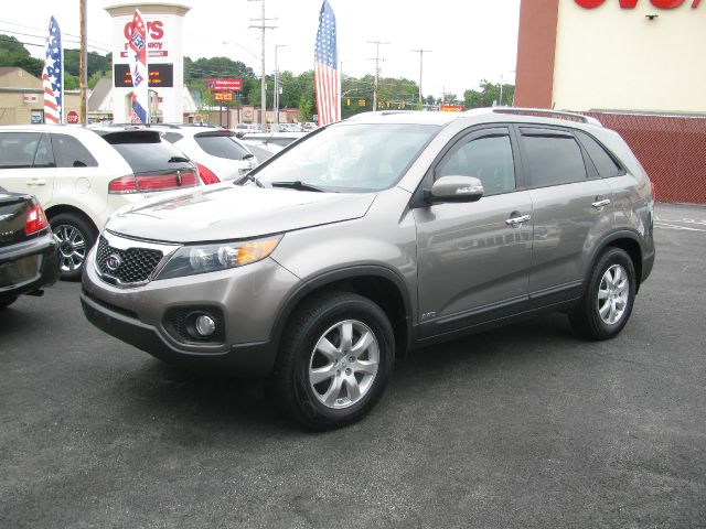 2011 Kia Sorento LS Truck