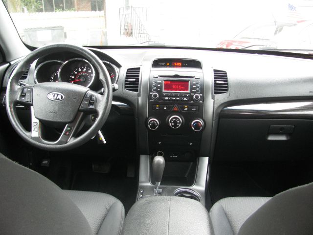 2011 Kia Sorento LS Truck