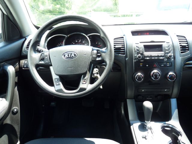 2011 Kia Sorento LS Truck