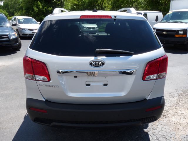 2011 Kia Sorento LS Truck