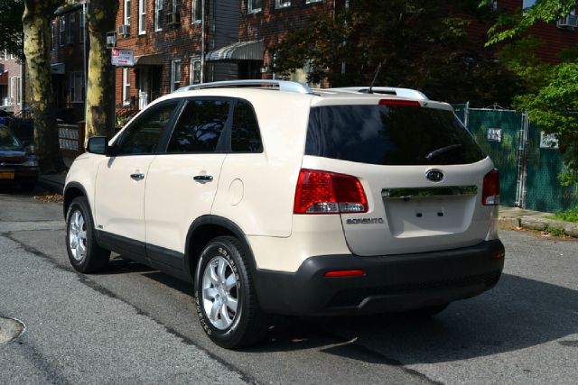 2011 Kia Sorento LS Truck