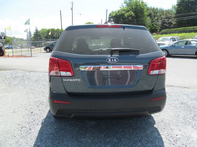 2011 Kia Sorento LS Truck