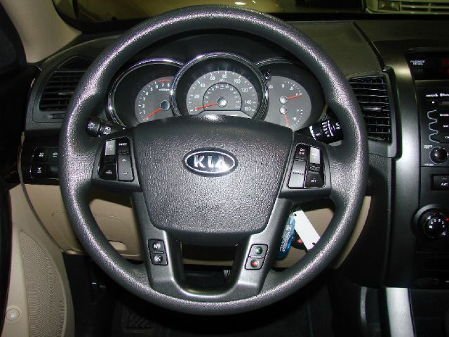 2012 Kia Sorento LS Truck