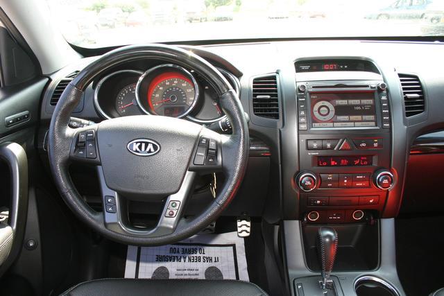 2012 Kia Sorento AWD, REAR DVD, Navigation, 3RD ROW, Mem/heat Seats
