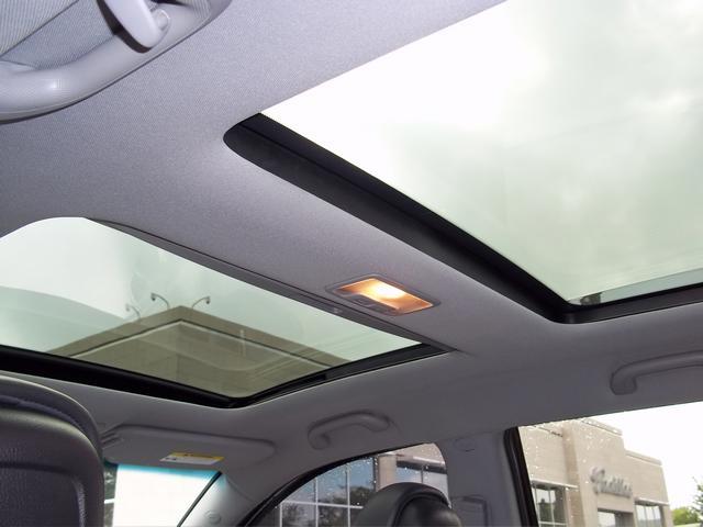 2012 Kia Sorento AWD, REAR DVD, Navigation, 3RD ROW, Mem/heat Seats