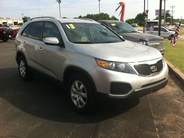 2013 Kia Sorento E350 15 Passanger Van XLT