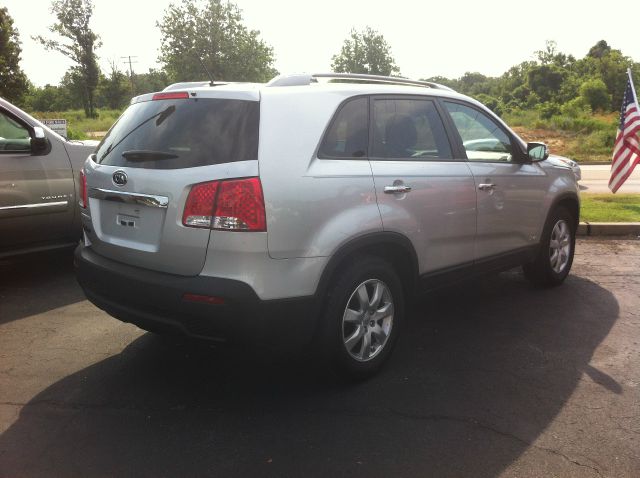 2013 Kia Sorento E350 15 Passanger Van XLT