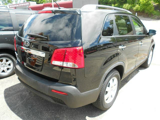 2013 Kia Sorento E350 15 Passanger Van XLT