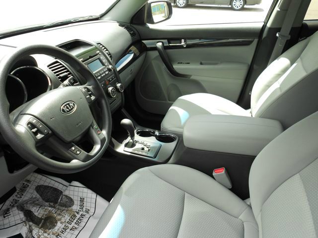 2013 Kia Sorento E350 15 Passanger Van XLT