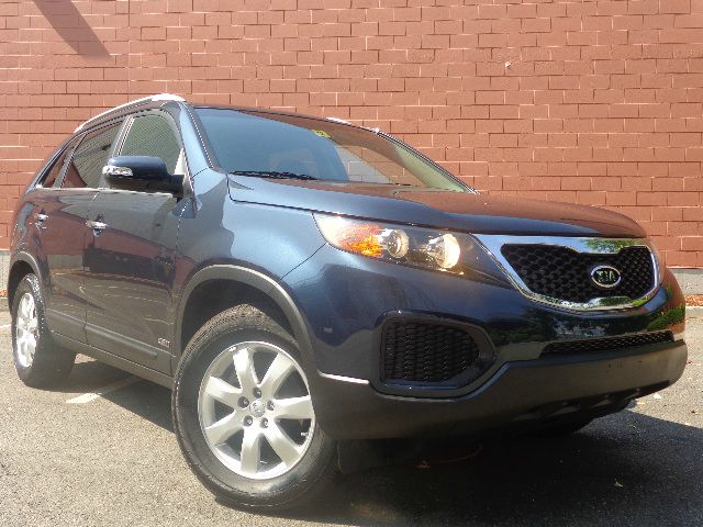 2013 Kia Sorento E350 15 Passanger Van XLT