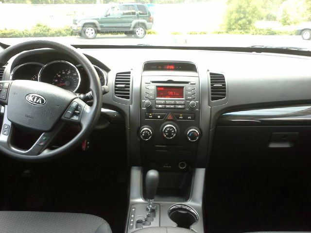 2013 Kia Sorento E350 15 Passanger Van XLT