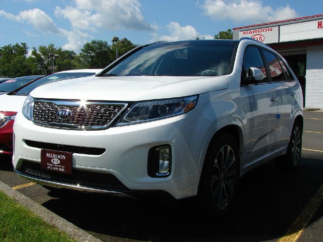 2014 Kia Sorento LTW/ Captain Chairs