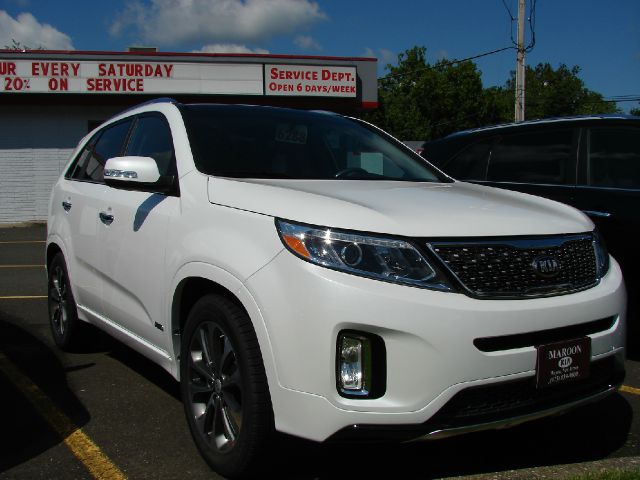 2014 Kia Sorento LTW/ Captain Chairs