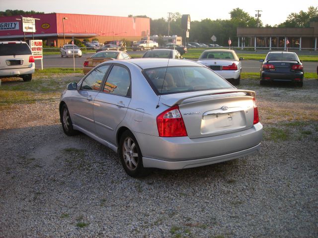 2005 Kia Spectra AWD, REAR DVD, Navigation, 3RD ROW, Mem/heat Seats