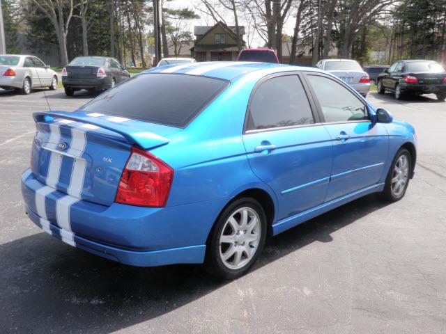 2006 Kia Spectra AWD, REAR DVD, Navigation, 3RD ROW, Mem/heat Seats