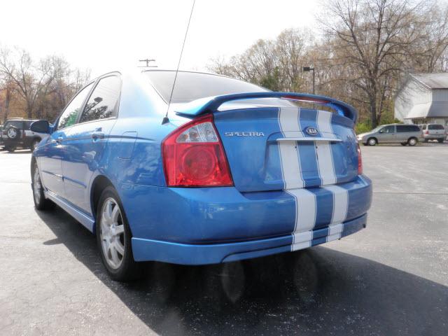 2006 Kia Spectra AWD, REAR DVD, Navigation, 3RD ROW, Mem/heat Seats