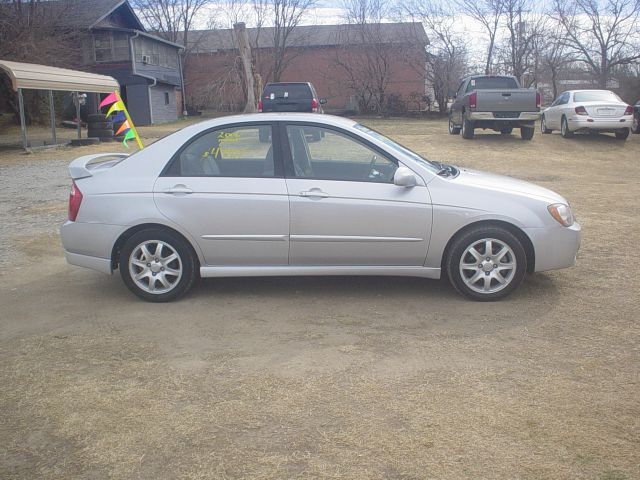 2006 Kia Spectra AWD, REAR DVD, Navigation, 3RD ROW, Mem/heat Seats