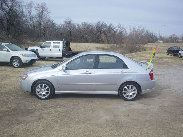 2006 Kia Spectra AWD, REAR DVD, Navigation, 3RD ROW, Mem/heat Seats