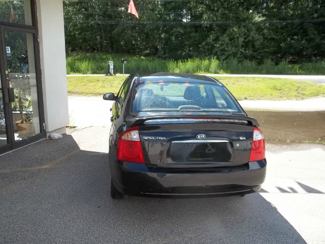 2006 Kia Spectra AWD, REAR DVD, Navigation, 3RD ROW, Mem/heat Seats
