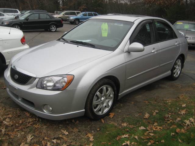 2006 Kia Spectra AWD, REAR DVD, Navigation, 3RD ROW, Mem/heat Seats