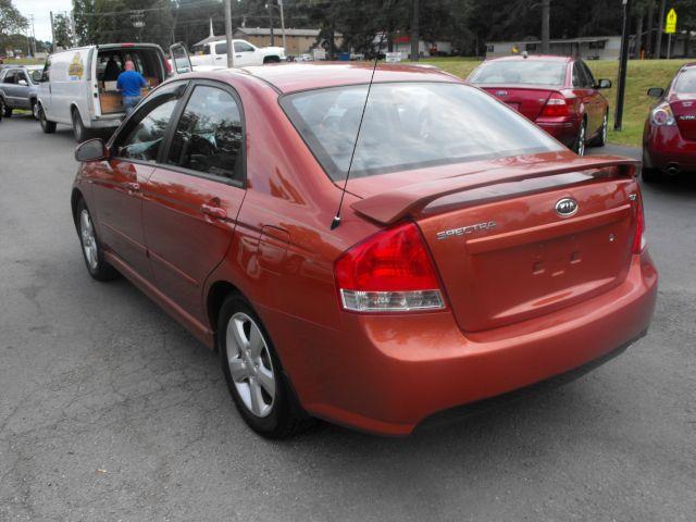 2009 Kia Spectra AWD, REAR DVD, Navigation, 3RD ROW, Mem/heat Seats