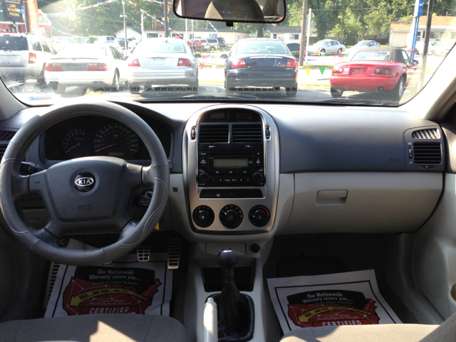 2005 Kia Spectra5 Base