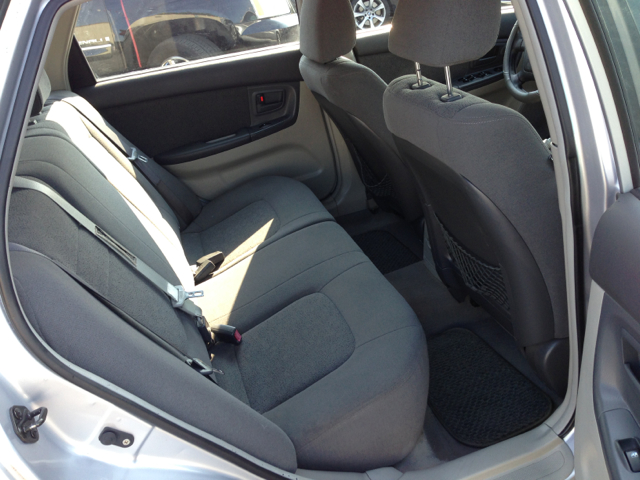 2005 Kia Spectra5 Base