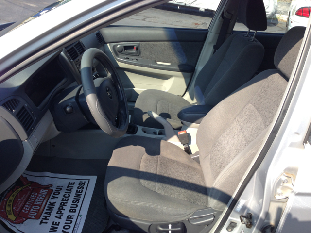 2005 Kia Spectra5 Base