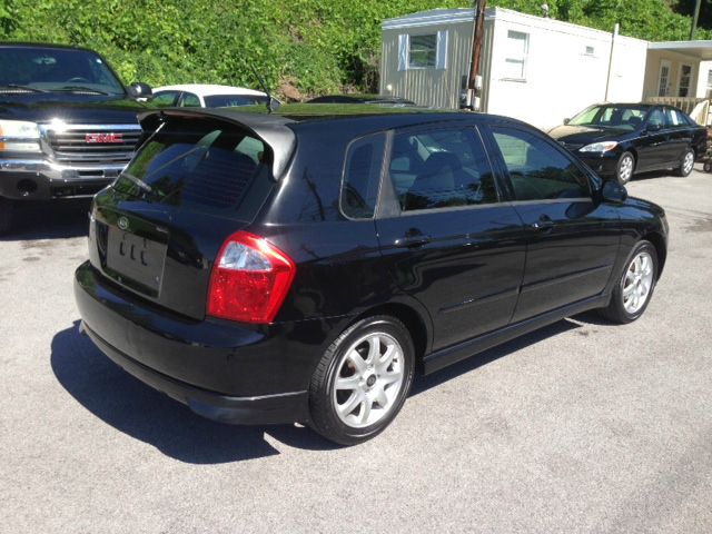 2005 Kia Spectra5 Base