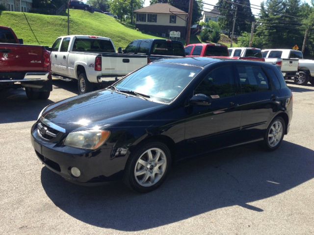 2005 Kia Spectra5 Base