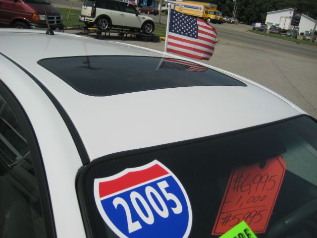 2005 Kia Spectra5 Base