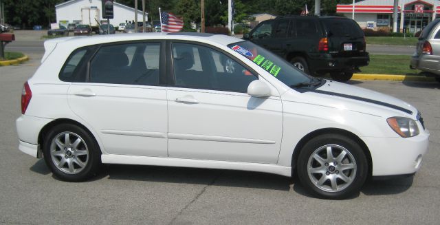 2005 Kia Spectra5 Base