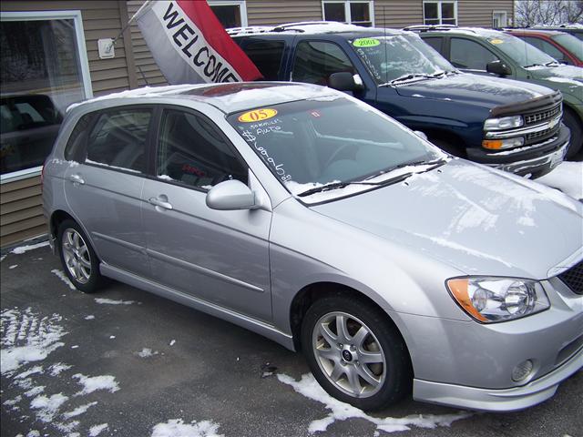 2005 Kia Spectra5 Base