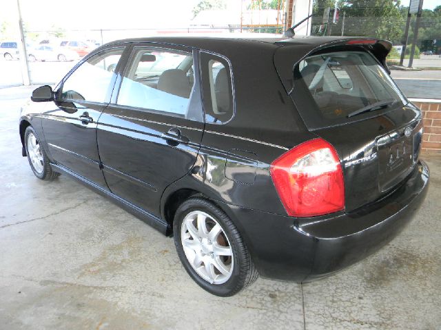 2005 Kia Spectra5 Base