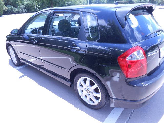 2005 Kia Spectra5 Base