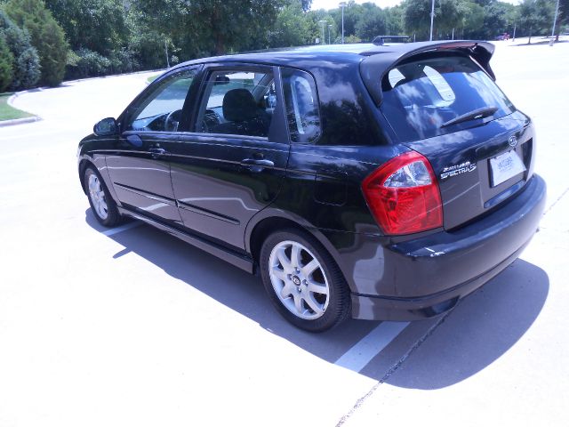 2005 Kia Spectra5 Base