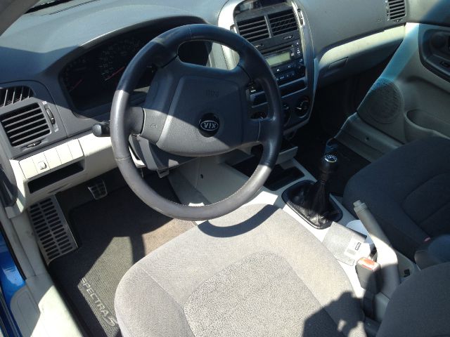 2005 Kia Spectra5 Base