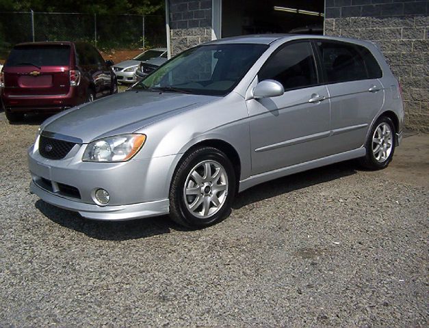 2005 Kia Spectra5 Base