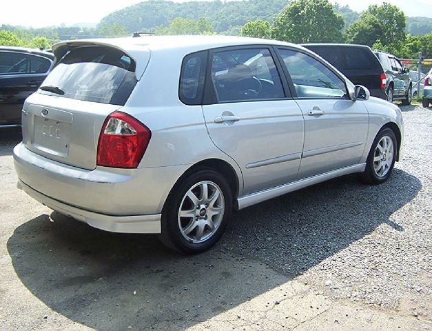 2005 Kia Spectra5 Base