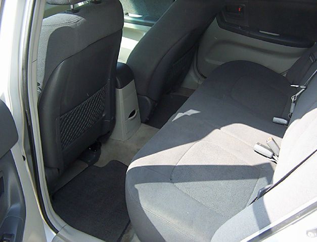 2005 Kia Spectra5 Base