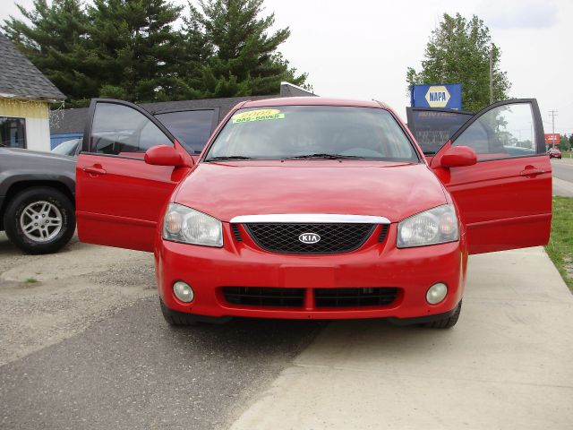 2005 Kia Spectra5 Base