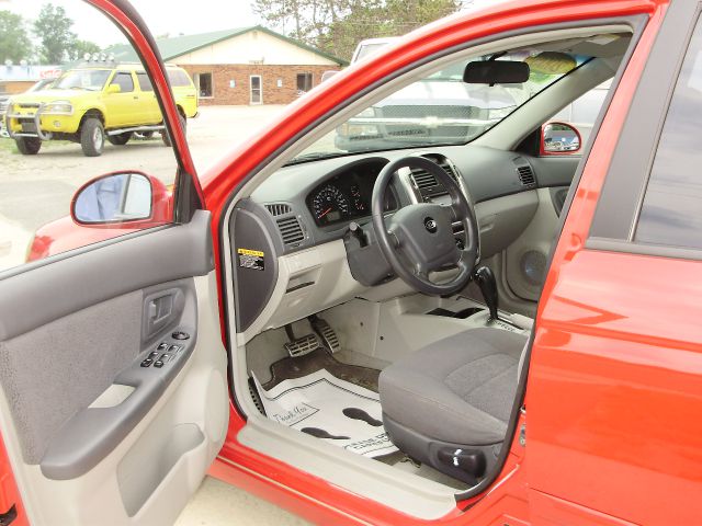 2005 Kia Spectra5 Base