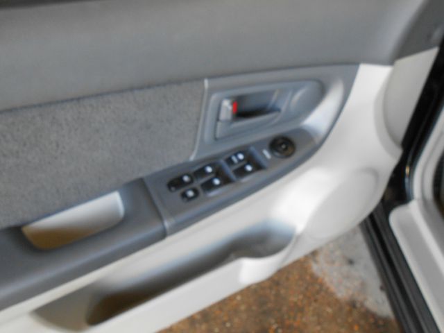 2006 Kia Spectra5 Base