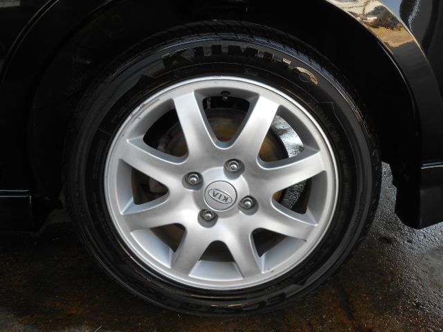 2006 Kia Spectra5 Base