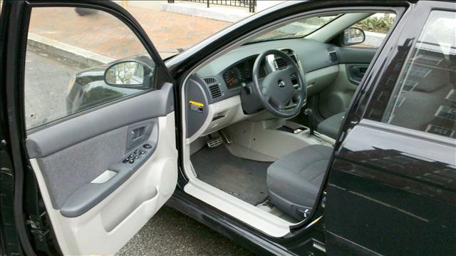 2006 Kia Spectra5 AWD, REAR DVD, Navigation, 3RD ROW, Mem/heat Seats